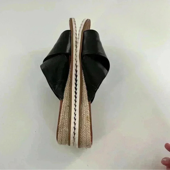 Unisa womens Unjassa sandals size 7.5 black faux leather cross cross slides - Picture 6 of 13